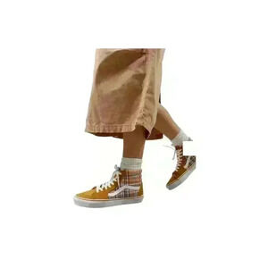 Vans Sk8-Hi sneakers - Womens lace-up Vans plaid  High-top padded at the ankle.